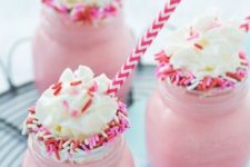 25 pink velvet milk shakes as signature drinks of the party
