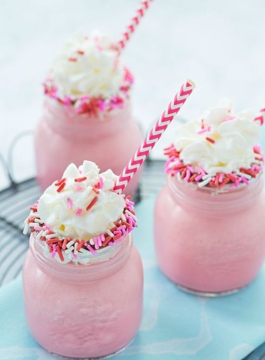pink velvet milk shakes as signature drinks of the party