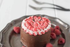 DIY mini chocolate cake for two