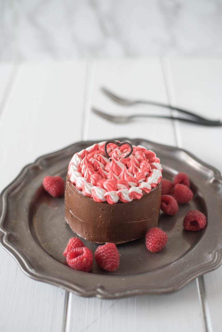 DIY mini chocolate cake for two (via culinaryginger.com)