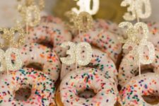 24 top the dounts with glitter 30 toppers