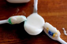 DIY minty toothpaste