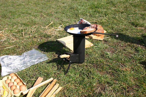 DIY camping rocket stove