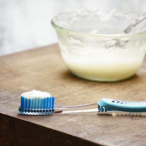 DIY all natural toothpaste with raw honey