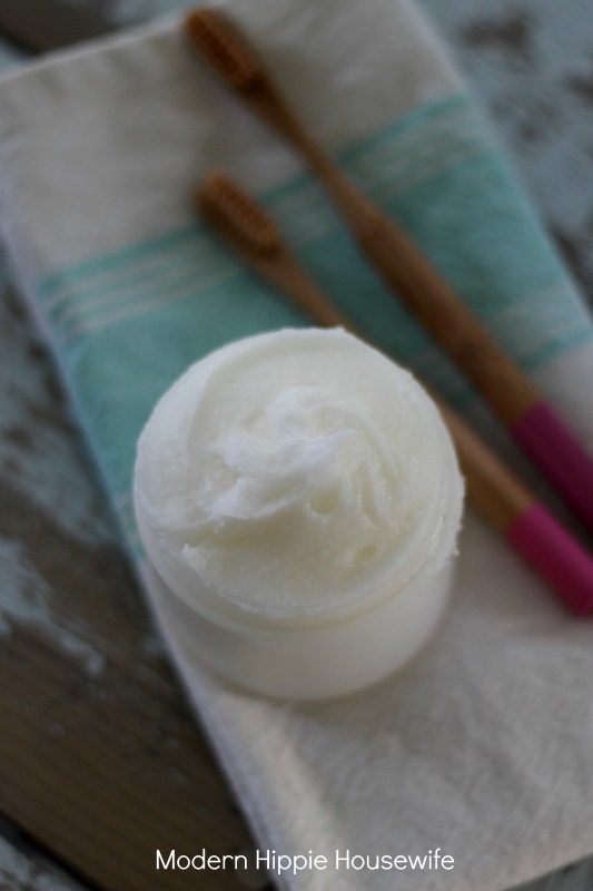 DIY coconut oil toothpaste (via modernhippiehousewife.com)