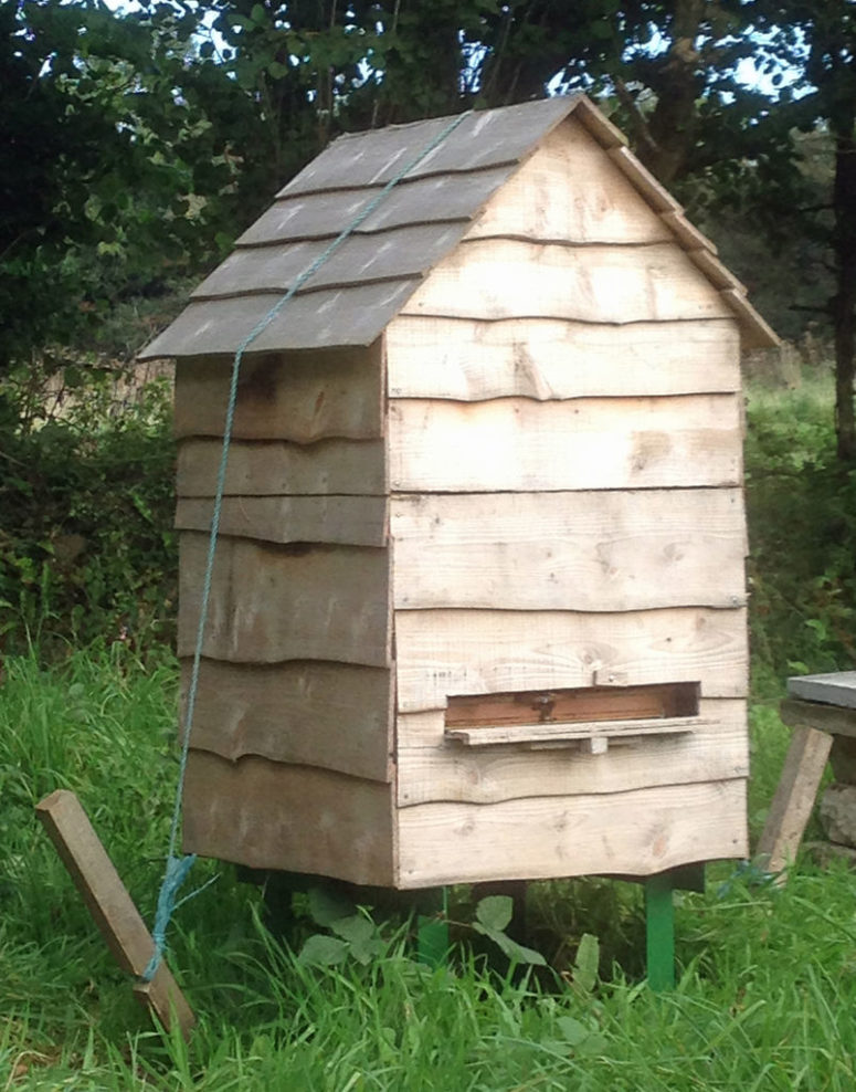 DIY bee hive with external protection and insulation (via www.instructables.com)
