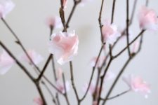 DIY cherry blossoms of tissue paper