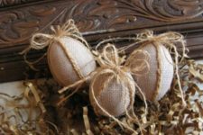 07 twine and burlap Easter eggs