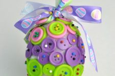09 colorful button Easter egg with a ribbon bow for fun