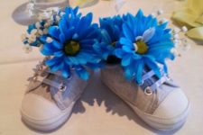 19 sneakers with blue flowers and baby’s breath