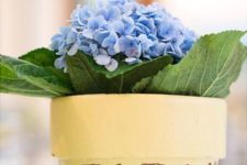 20 hunny pot with blue hydrangeas for Winnie the Pooh themed shower