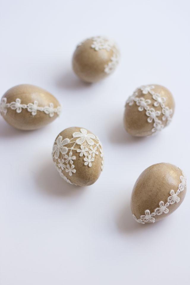 DIY lace Easter eggs