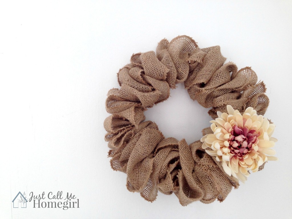 DIY burlap wreath that can be styled for any season (via justcallmehomegirl.com)
