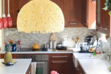 DIY sunny yellow yarn lampshade