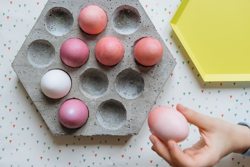 DIY Easter hexagon concrete egg tray