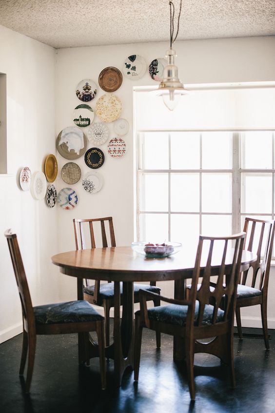 20 Beautiful Plate Wall Ideas For Any Space - Shelterness
