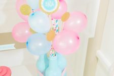 05 blue bottles with blue and pink balloons on straws