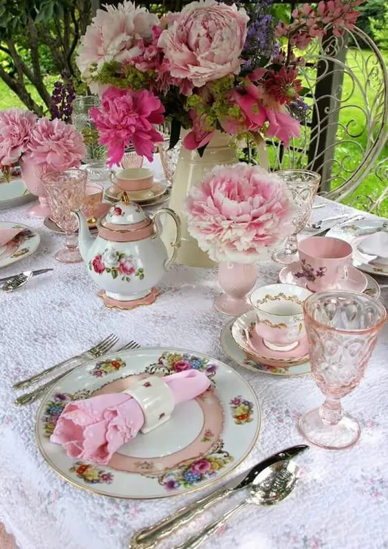 pink, fuchsia and blush flowers echo with napkins and glasses
