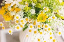 15 sunny yellow blooms will enliven the table decor