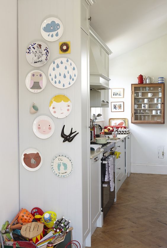 a neutral kitchen with a quirky and fun plate wall is a gorgeous combo, these plates add interest to the kitchen