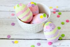 DIY cotton candy Easter bath bombs