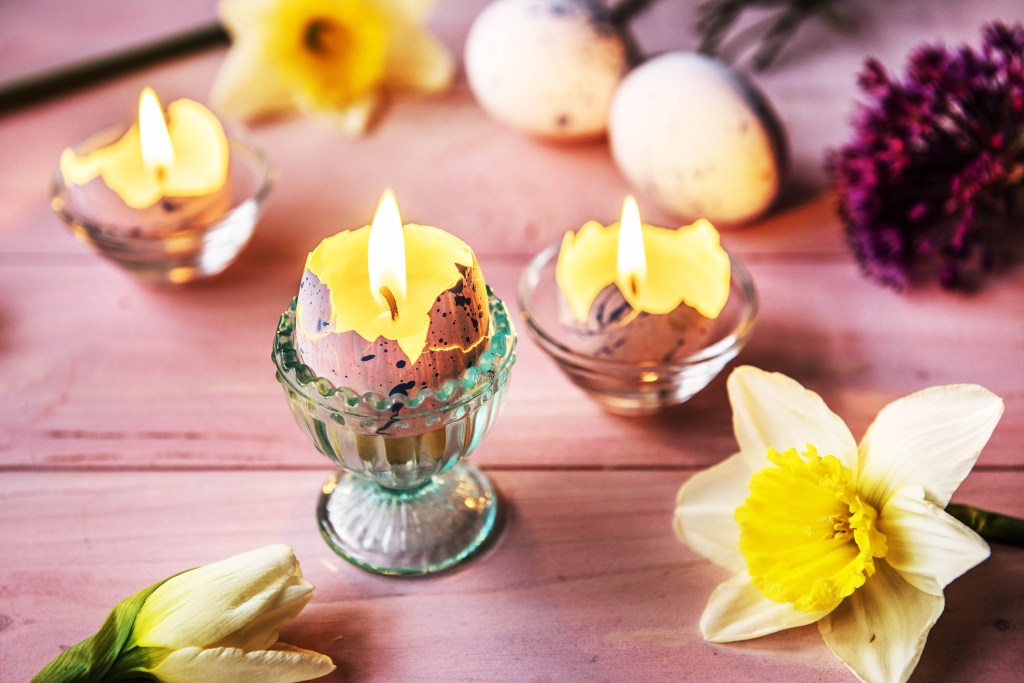DIY Easter egg candles