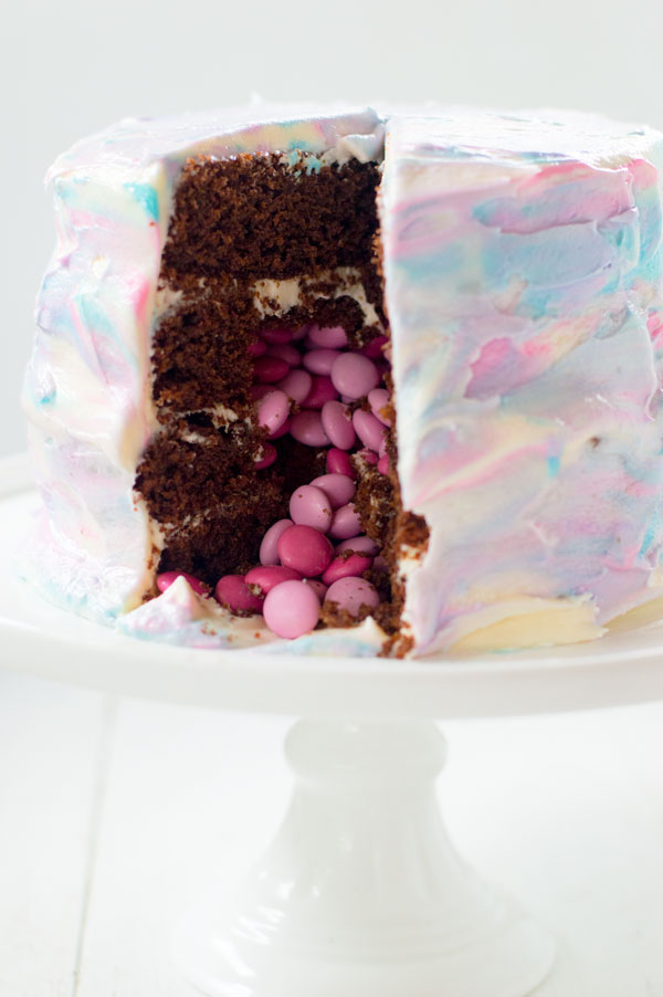 DIY marble gender reveal cake (via cookcraftlove.com)
