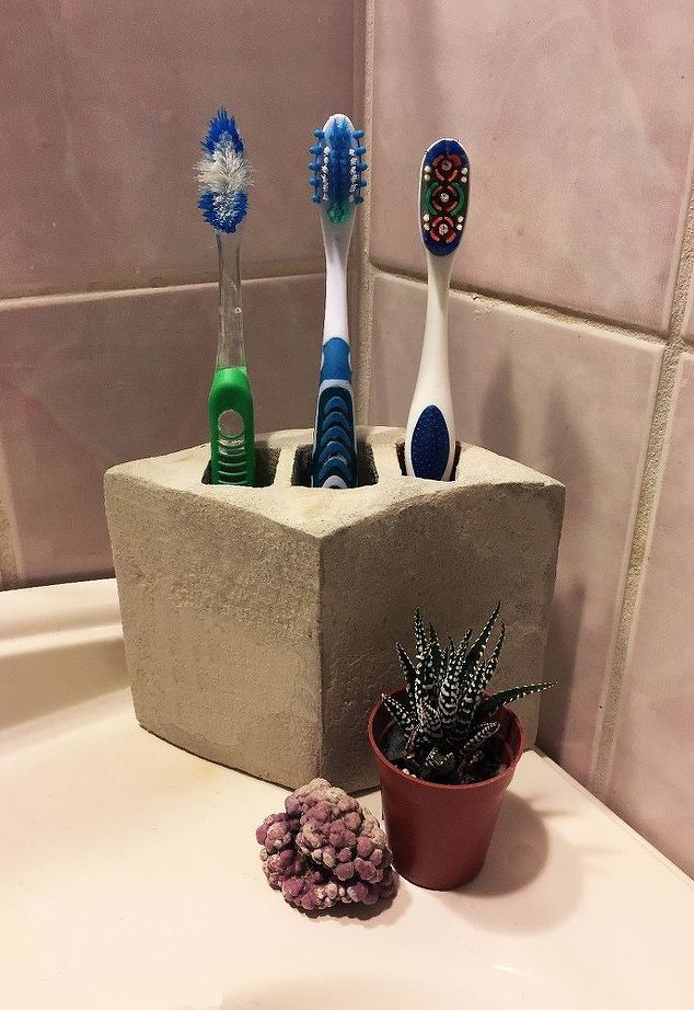 DIY concrete toothbrush holders (via www.hometalk.com)