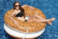 04 bagel floats to swim on it in your pool