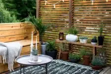 10 stained wooden screens and matching furniture for a natural deck look