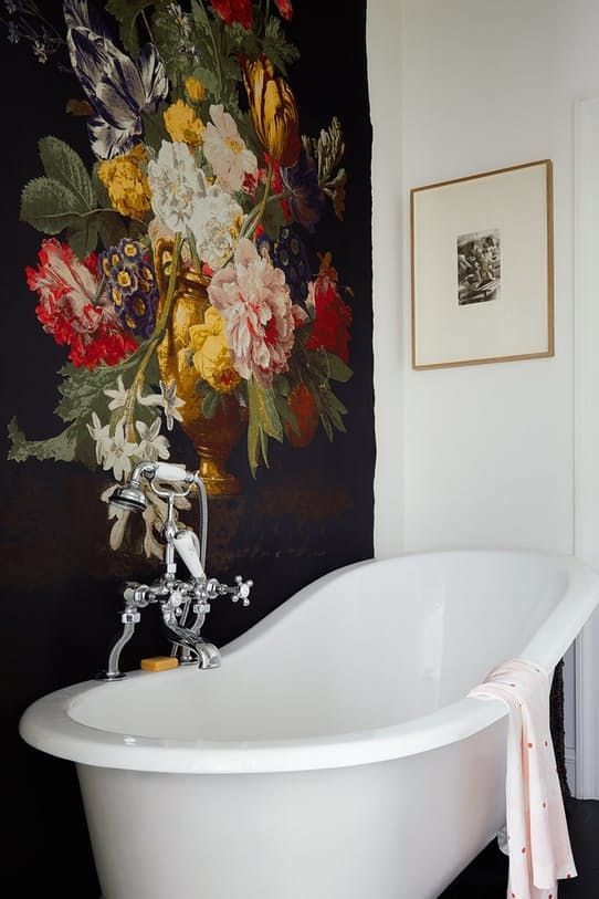 dark vintage-inspired floral wallpaper to accentuate the white bathtub