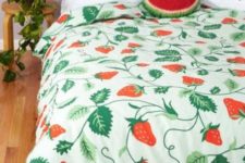 18 strawberry print duvet and bold matching pillows