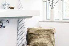 19 baskets for towel storage in the bathroom is a great and fresh idea