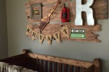 19 reclaimed wood decor with an oar, a lantern and antlers