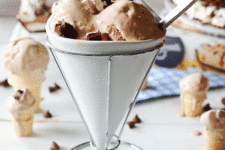 DIY s’more chocolate ice cream