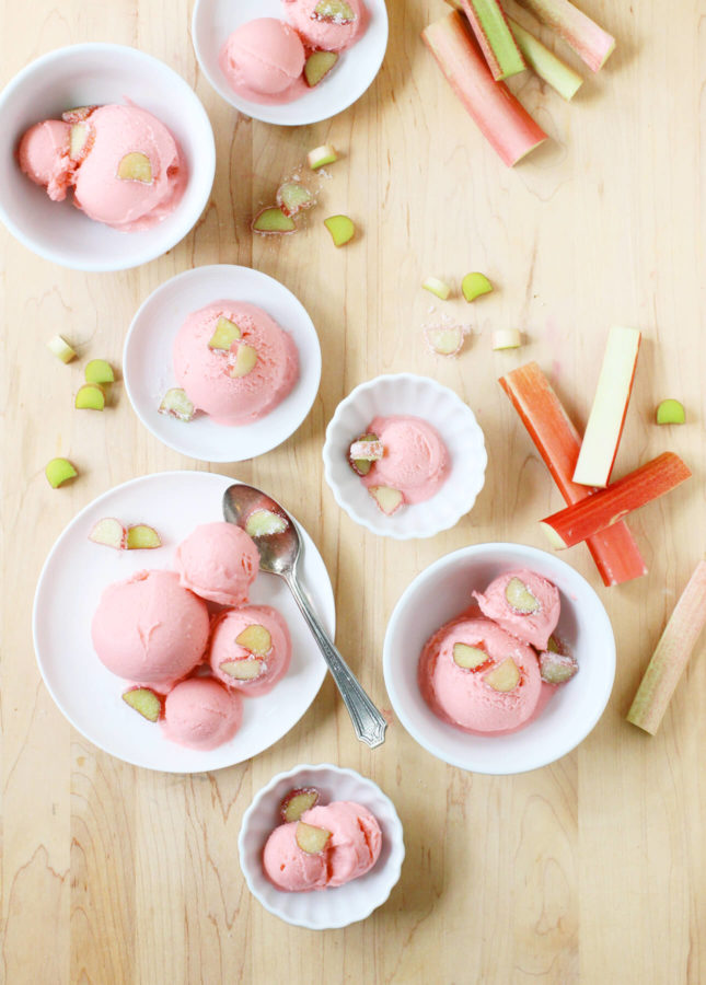 DIY rhubarb strawberry ice cream (via foodnouveau.com)
