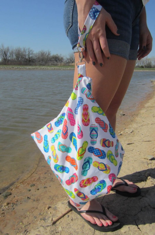 DIY swim wet bag (via weallsew.com)