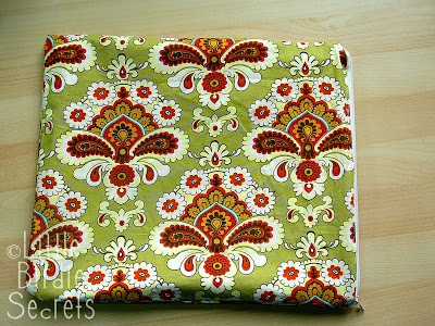 DIY small patterned wet bag (via littlebirdiesecrets.blogspot.ru)