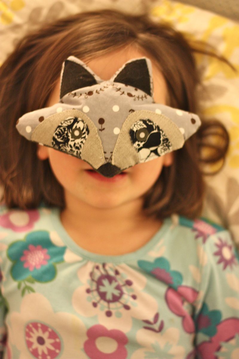 DIY raccoon eye pillow (via buzzmills.typepad.com)