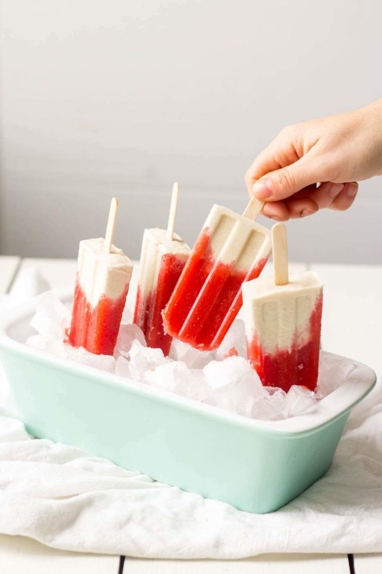 DIY strawberry and cream vegan popsicles (via whatmollymade.com)