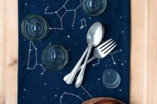 16 a navy constellation table runner looks amazing with copper dishes