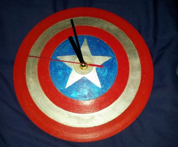 such a Captain america shield clock can be DIYed