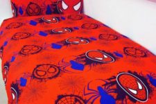 18 Spiderman wall decals and matching bedding for a little boy’s room