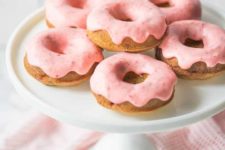 DIY baked strawberry donuts