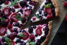 DIY mixed berry cheesecake pizza