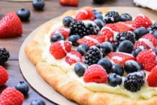 DIY summer berry pizza