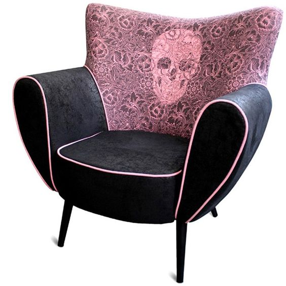 black and pink Gothic chair with a skull and pink edges