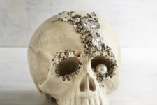 14 incrusted skull with rhinestones and pearls for beautiful decor