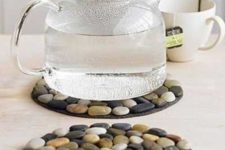 16 river pebble trivets are another simple and cute craft for your kitchen