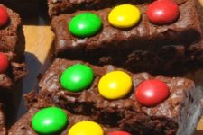 18 stoplight brownies for a themed dessert table